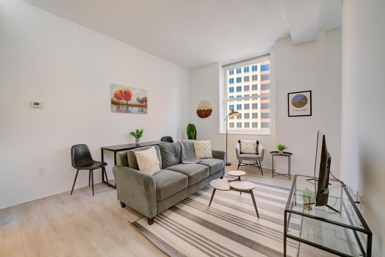 Frontdesk Lofts At 629 Euclid Downtown Cleveland 아파트 객실 사진